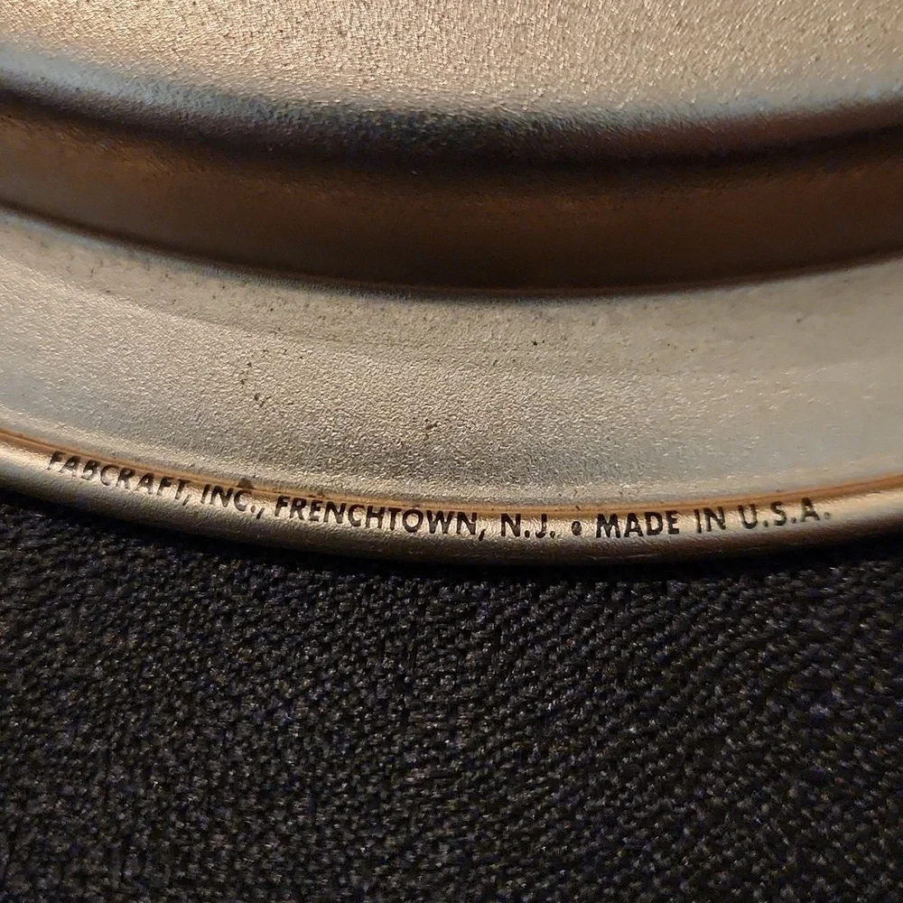 VINTAGE OVAL METAL BEER TRAY, ' WHITE ROCK' ADVERTISEMENT. '14.5×11.50